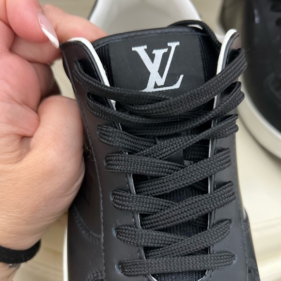 Men’s Louis Vuitton sneakers - Picture 3 of 8
